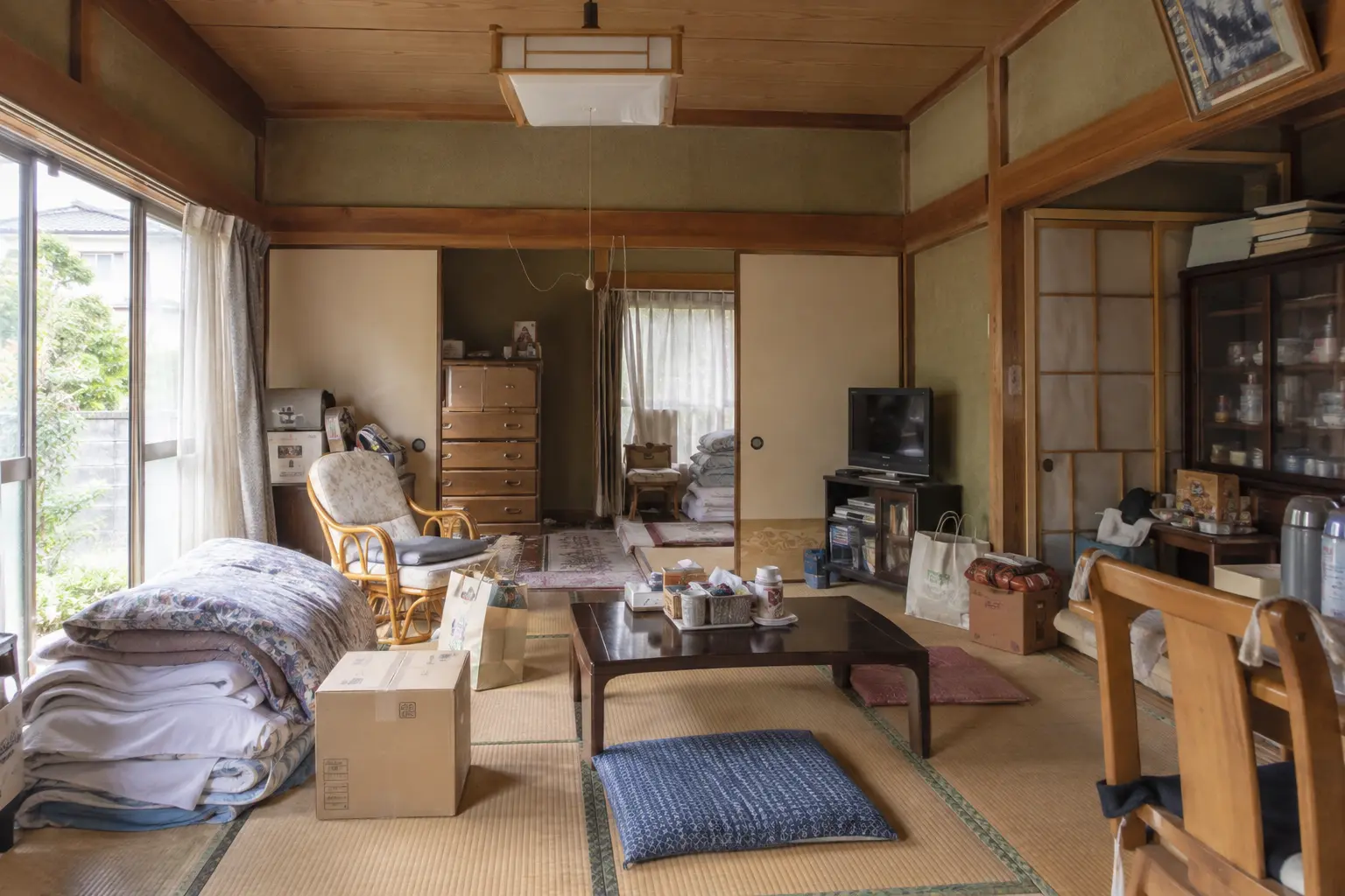 荷物が残る築古戸建て室内の査定事例イメージ